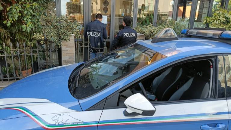 Spaccio di droga, la polizia chiude un hotel per 10 giorni Spaccio di droga, la polizia chiude un hotel per 10 giorni