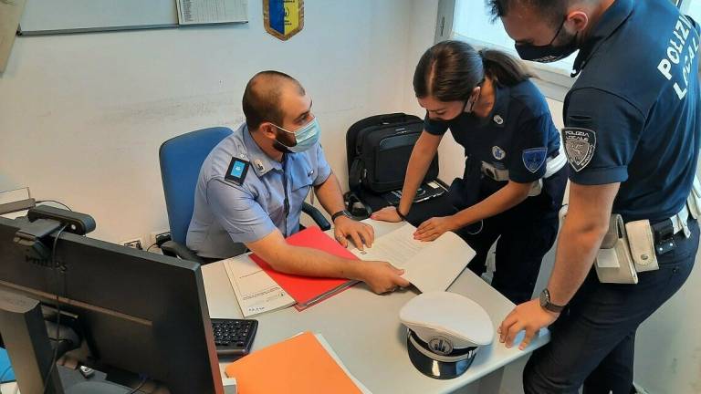 Rimini. Firmi qui per favore. False polizze assicurative, due denunce Rimini. Firmi qui per favore. False polizze assicurative, due denunce