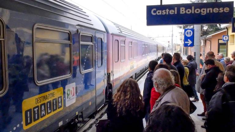 Treni, dal 2026 via al quadruplicamento della tratta Bologna-Castel Bolognese: “Un’opera da 3,6 miliardi che porterà più convogli e minori attese” Treni, dal 2026 via al quadruplicamento della tratta Bologna-Castel Bolognese: “Un’opera da 3,6 miliardi che porterà più convogli e minori attese”