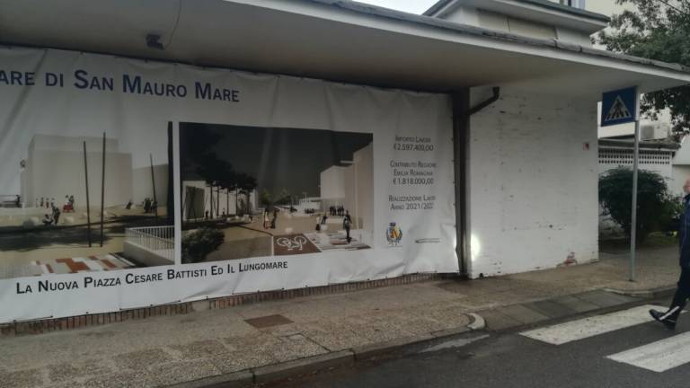 San Mauro Mare, senzatetto si fa casa all'ex arena San Mauro Mare, senzatetto si fa casa all'ex arena