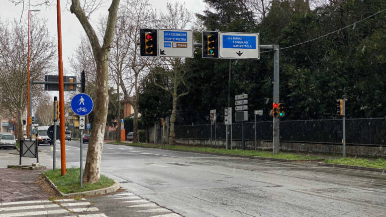 Cesena, da lunedì multe ai semafori con tre nuovi T Red Cesena, da lunedì multe ai semafori con tre nuovi T Red