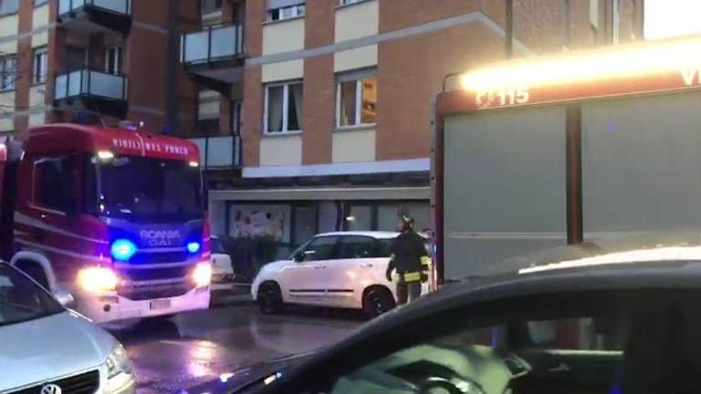A fuoco un appartamento in centro a Cesena: soccorsi e chiusa al traffico via IX Febbraio VIDEO A fuoco un appartamento in centro a Cesena: soccorsi e chiusa al traffico via IX Febbraio VIDEO
