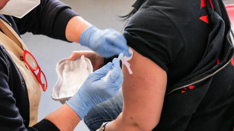Vaccino, Pregliasco: antinfluenzale 15 giorni dopo la terza dose Vaccino, Pregliasco: antinfluenzale 15 giorni dopo la terza dose