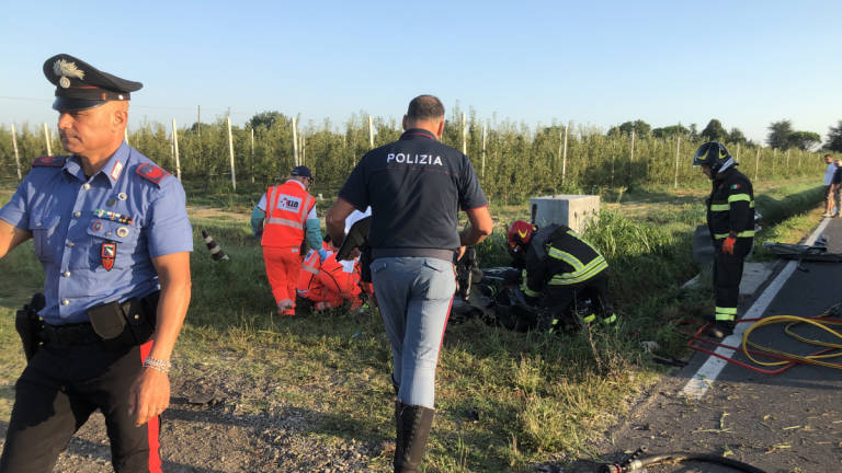 Incidente a Cesena: morti 4 giovani in via Dismano - VIDEO Incidente a Cesena: morti 4 giovani in via Dismano - VIDEO