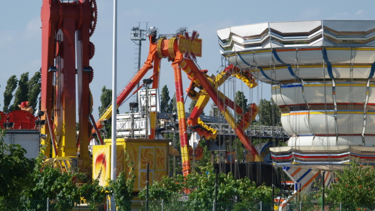 Faenza, violenta rissa al luna park tra giostrai e baby gang Faenza, violenta rissa al luna park tra giostrai e baby gang