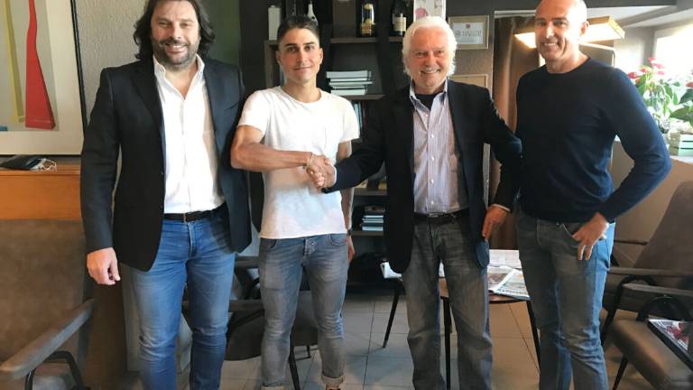 Ciclismo, Malucelli con la maglia del team di Savio e Bellini Ciclismo, Malucelli con la maglia del team di Savio e Bellini