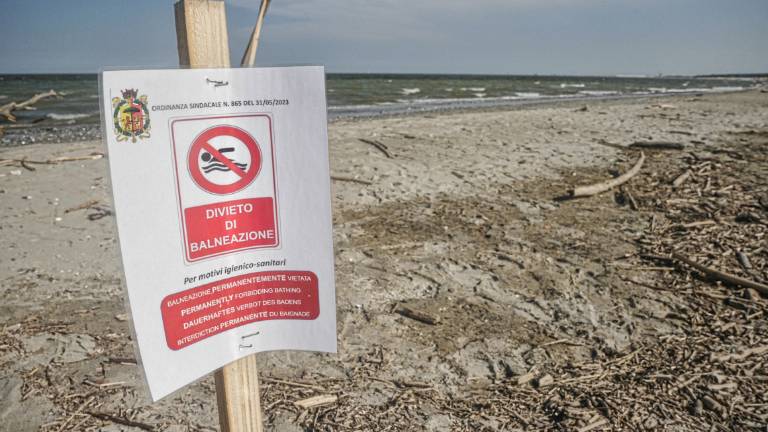 Tolti i divieti di balneazione in molti punti del Ravennate, a San Mauro e Savignano a Mare Tolti i divieti di balneazione in molti punti del Ravennate, a San Mauro e Savignano a Mare