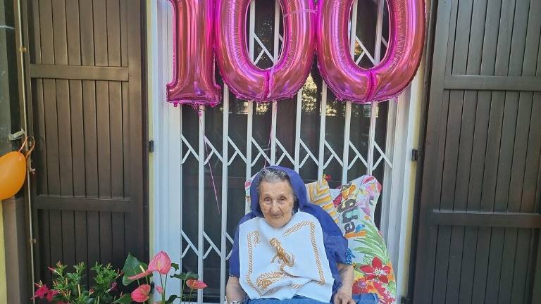 Cesena, più forte dell'assalto di un cane feroce: gli splendidi 100 anni di nonna Candida Cesena, più forte dell'assalto di un cane feroce: gli splendidi 100 anni di nonna Candida