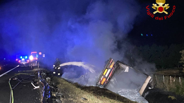 Forlì, muore nel camion in fiamme Forlì, muore nel camion in fiamme