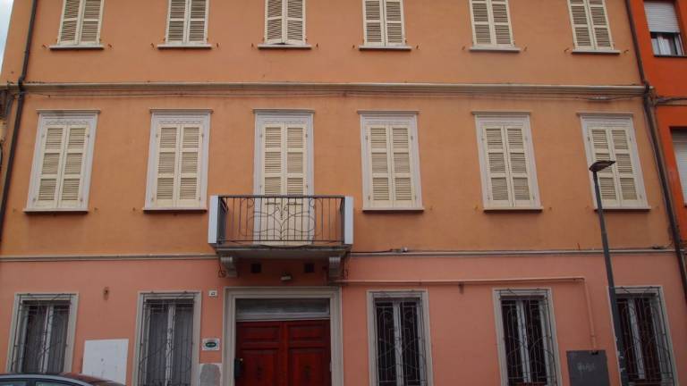 Ravenna, svuotatutto all'ex hotel: mobili gratis in vista dei lavori per l'Albergo del Cuore Ravenna, svuotatutto all'ex hotel: mobili gratis in vista dei lavori per l'Albergo del Cuore
