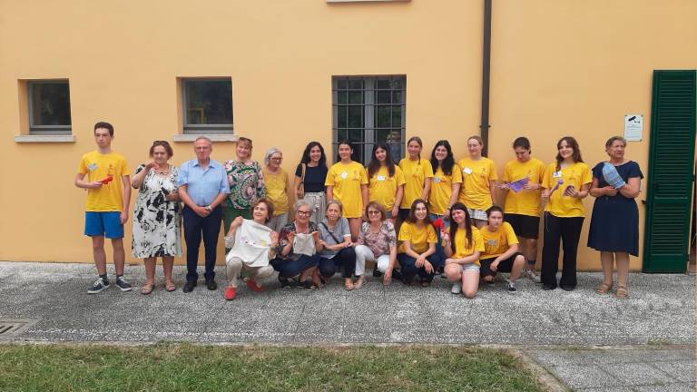 Ravenna, “Cuore di maglia”: dalle magliette gialle indumenti all’uncinetto per Neonatologia dell’ospedale Ravenna, “Cuore di maglia”: dalle magliette gialle indumenti all’uncinetto per Neonatologia dell’ospedale