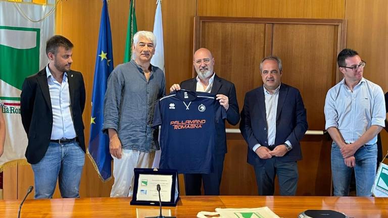 Pallamano, il Romagna premiato per la promozione in A1 Pallamano, il Romagna premiato per la promozione in A1