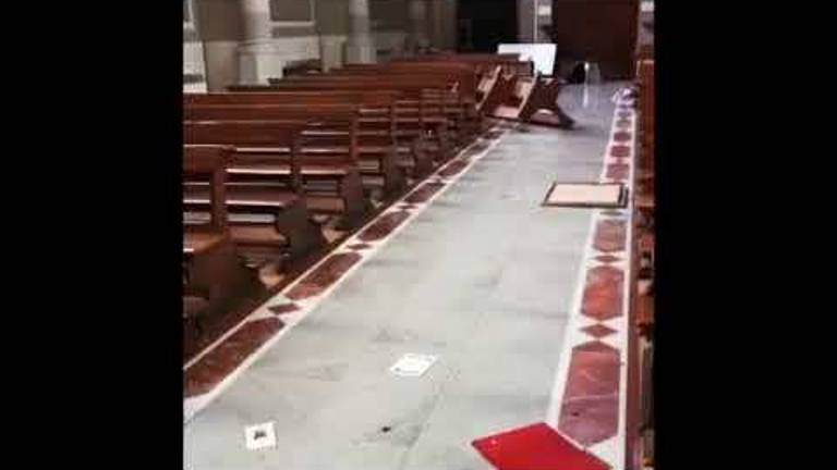 Cesena, ubriachi sfasciano la chiesa Cesena, ubriachi sfasciano la chiesa
