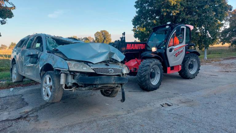 Forlì, auto alluvionate: sgomberato il piazzale della fiera - Gallery Forlì, auto alluvionate: sgomberato il piazzale della fiera - Gallery
