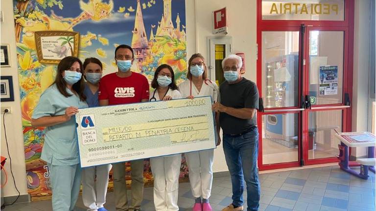 Da Avis Gambettola e Francesco Biondi una donazione alla Pediatria di Cesena Da Avis Gambettola e Francesco Biondi una donazione alla Pediatria di Cesena