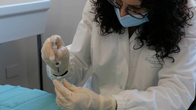 Vaccini, cliniche mobili davanti alle scuole ravennati Vaccini, cliniche mobili davanti alle scuole ravennati