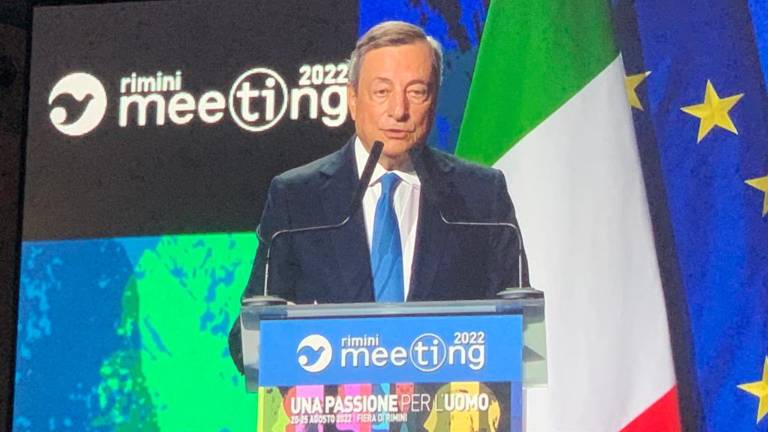 Ovazione per Draghi al Meeting di Rimini: Parlo ai giovani, siete voi la speranza della politica Ovazione per Draghi al Meeting di Rimini: Parlo ai giovani, siete voi la speranza della politica