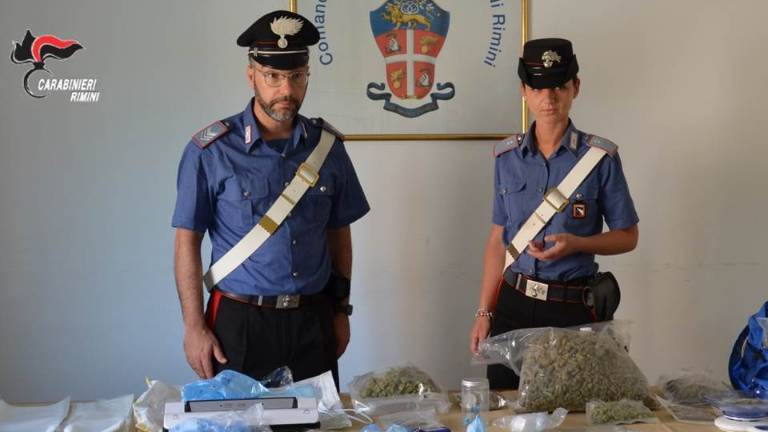 Rimini, arrestato spacciatore: sequestrati droga e 51mila euro Rimini, arrestato spacciatore: sequestrati droga e 51mila euro