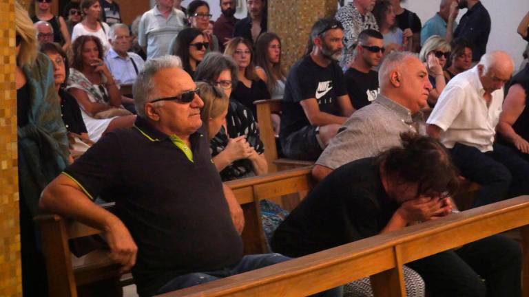 Il funerale di Alessandro Coatti: le note di Franco Battiato in chiesa, lutto cittadino ad Alfonsine - VIDEO GALLERY Il funerale di Alessandro Coatti: le note di Franco Battiato in chiesa, lutto cittadino ad Alfonsine - VIDEO GALLERY