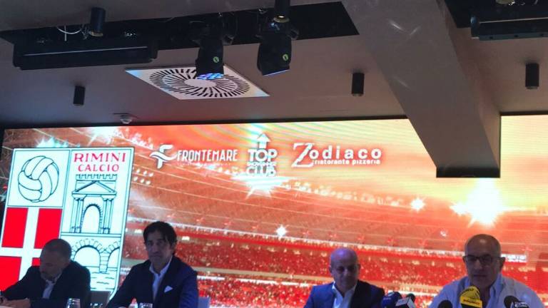 Calcio, il nuovo Rimini si presenta alla città -VIDEO Calcio, il nuovo Rimini si presenta alla città -VIDEO