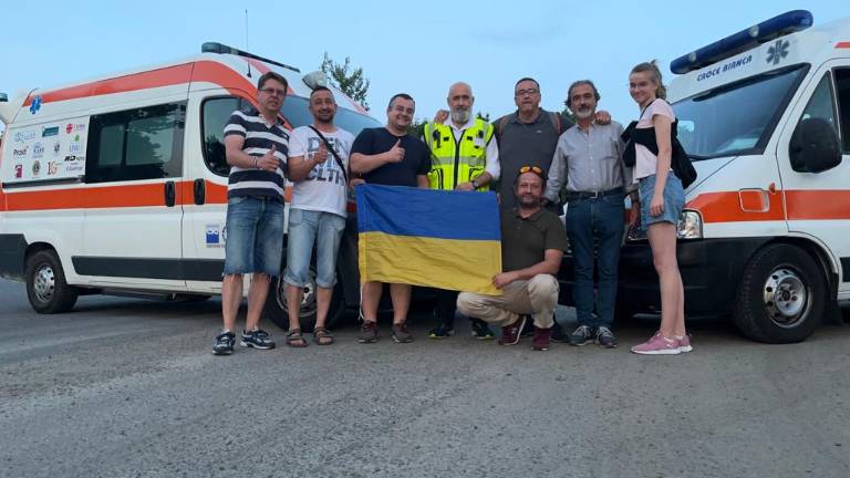 Forlì, consegnate le ambulanze per il Donbass Forlì, consegnate le ambulanze per il Donbass