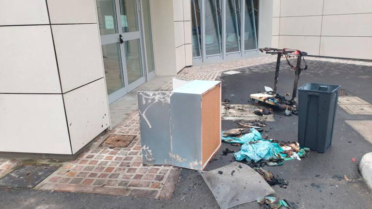 Lugo, paziente dà fuoco al Pronto soccorso: evacuate 15 persone nella notte Lugo, paziente dà fuoco al Pronto soccorso: evacuate 15 persone nella notte