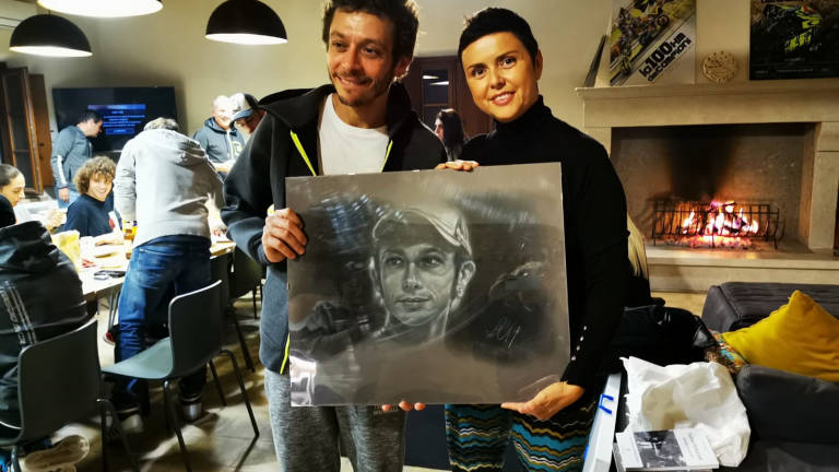 Riminese fa un ritratto a Valentino Rossi: lo metterà in camera Riminese fa un ritratto a Valentino Rossi: lo metterà in camera
