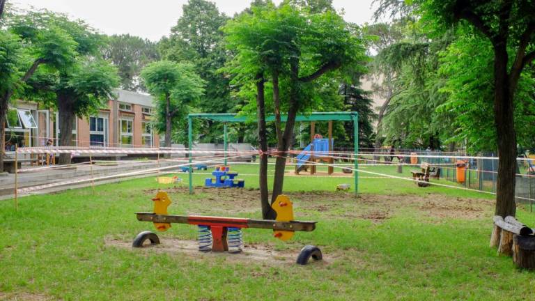 Imola, anche gli asili chiusi. Incognite per i genitori lavoratori Imola, anche gli asili chiusi. Incognite per i genitori lavoratori