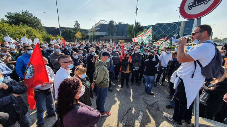 Imola, Cefla: vertice coi sindacati e presidio ai cancelli Imola, Cefla: vertice coi sindacati e presidio ai cancelli