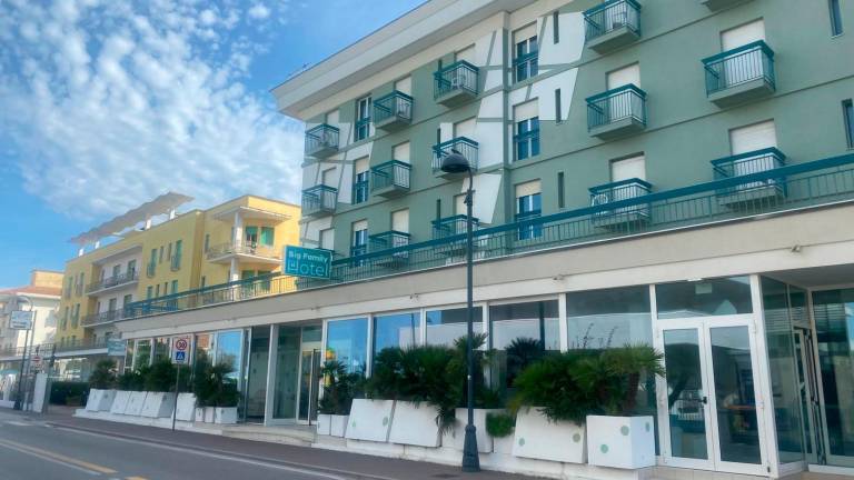 L’ex hotel Arizona, che ha cambiato gestione dopo i guai passati nel 2023 L’ex hotel Arizona, che ha cambiato gestione dopo i guai passati nel 2023