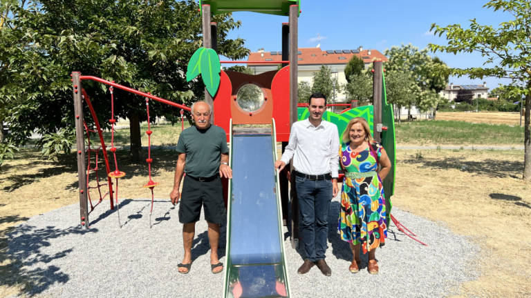 Cesenatico, due nuovi giochi al parchetto di via Cantalupo Cesenatico, due nuovi giochi al parchetto di via Cantalupo