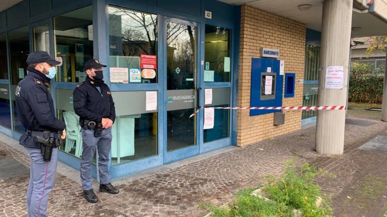 Rimini. Il bancomat non esplode: arrivano gli artificieri Rimini. Il bancomat non esplode: arrivano gli artificieri