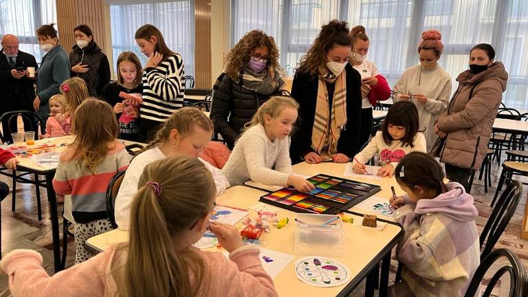 Rimini, ucraini mandati via da un hotel. Riviera Sicura: Non si cacciano donne e bambini Rimini, ucraini mandati via da un hotel. Riviera Sicura: Non si cacciano donne e bambini