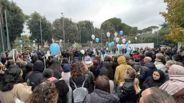 Cesena, l'ultimo saluto a Yahya: don Bosi che legge il Corano è un potente messaggio di pace Cesena, l'ultimo saluto a Yahya: don Bosi che legge il Corano è un potente messaggio di pace