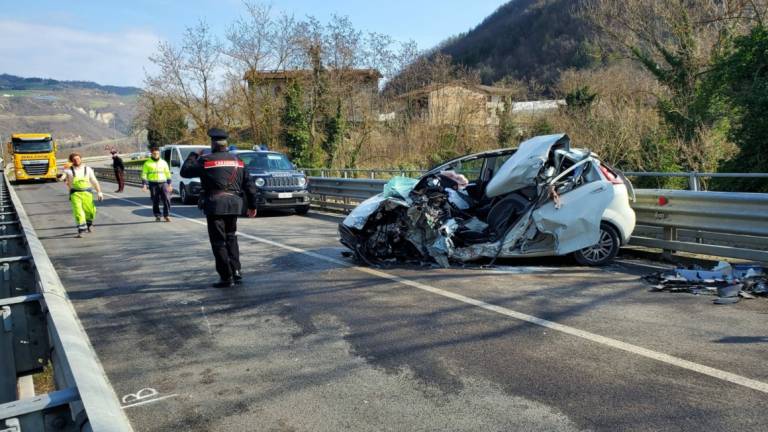 Scontro frontale a Galeata, muore un ragazzo di 20 anni VIDEO Scontro frontale a Galeata, muore un ragazzo di 20 anni VIDEO