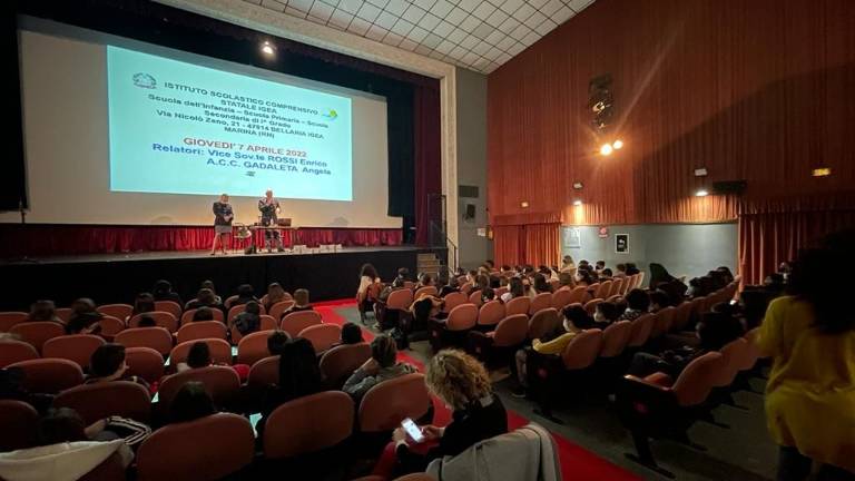 Bellaria, cyberbullismo: la Polizia istruisce gli studenti Bellaria, cyberbullismo: la Polizia istruisce gli studenti