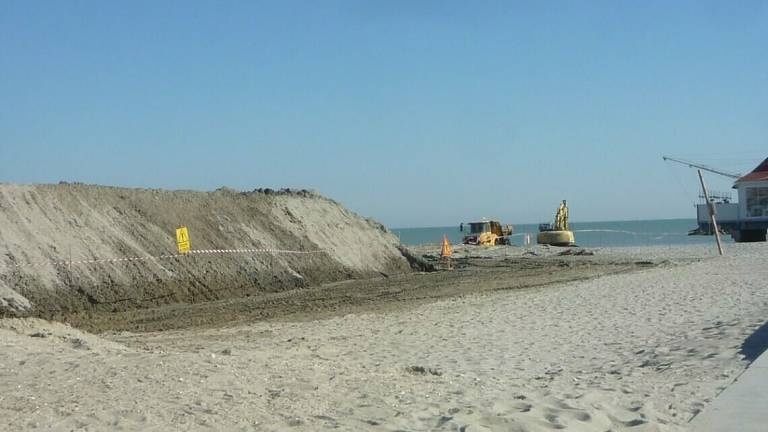 A Milano Marittima 170mila metri cubi di sabbia in spiaggia A Milano Marittima 170mila metri cubi di sabbia in spiaggia