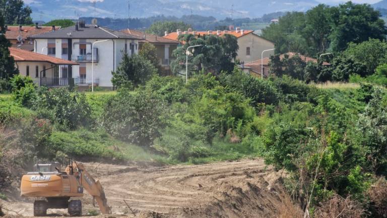 Faenza, lavori di pulizia e risagomatura degli argini del Lamone Faenza, lavori di pulizia e risagomatura degli argini del Lamone