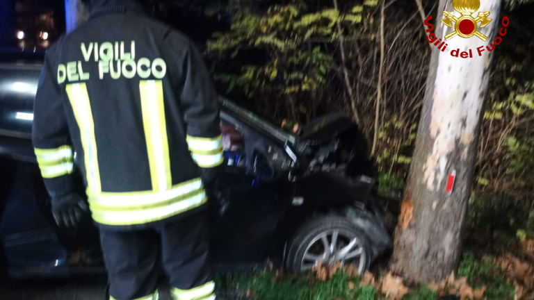 Predappio, auto contro un albero: grave 32enne Predappio, auto contro un albero: grave 32enne
