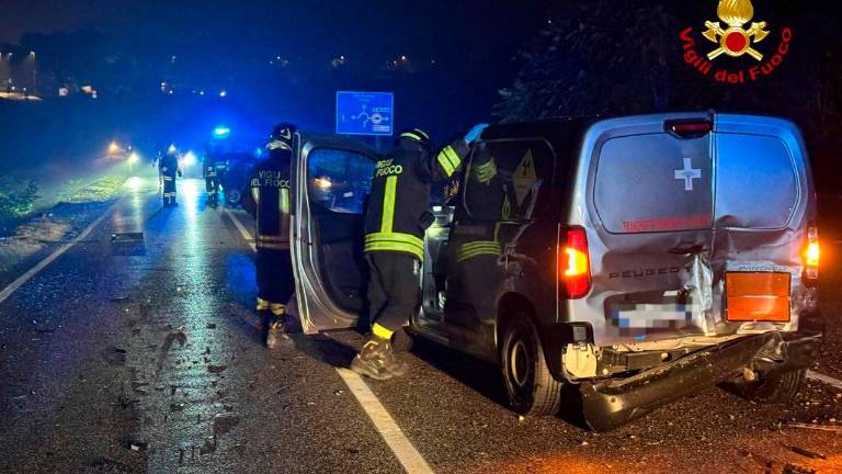 Forlì, incidente con 4 feriti, coinvolto un furgone con farmaci radioterapici: monitorata la radioattività Forlì, incidente con 4 feriti, coinvolto un furgone con farmaci radioterapici: monitorata la radioattività