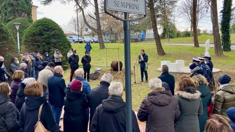 Misano, l'intitolazione dei giardini del Comune ad Antonio Semprini Misano, l'intitolazione dei giardini del Comune ad Antonio Semprini