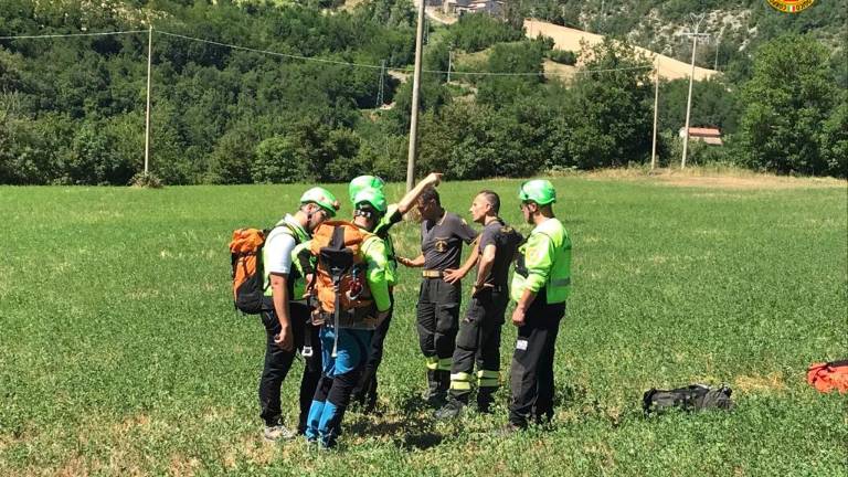 Sarsina, brutta caduta nella gara di enduro: soccorso con l'elicottero pilota 23enne di Prato Sarsina, brutta caduta nella gara di enduro: soccorso con l'elicottero pilota 23enne di Prato