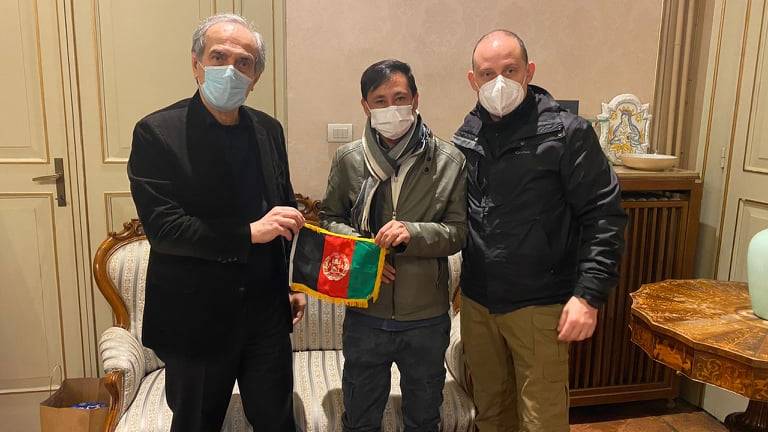Forlì, ricevuto dal sindaco l'afghano residente in città bloccato a Kabul Forlì, ricevuto dal sindaco l'afghano residente in città bloccato a Kabul