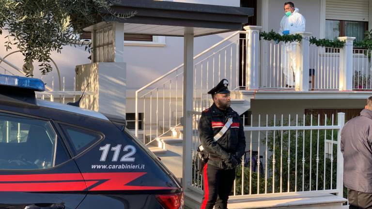 Donna trovata morta in casa a Riccione: si indaga per omicidio Donna trovata morta in casa a Riccione: si indaga per omicidio