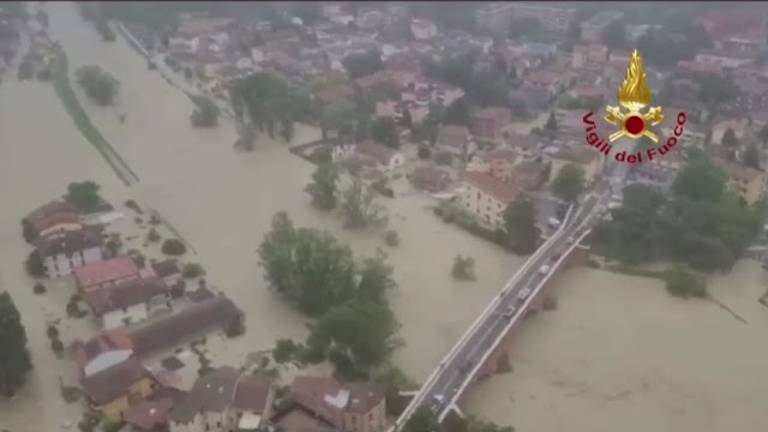 Maltempo a Cesena, il sindaco Lattuca: La situazione è drammatica, la priorità è salvare le persone VIDEO Maltempo a Cesena, il sindaco Lattuca: La situazione è drammatica, la priorità è salvare le persone VIDEO