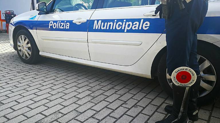 Assembramenti, chiuso un bar di Miramare recidivo Assembramenti, chiuso un bar di Miramare recidivo