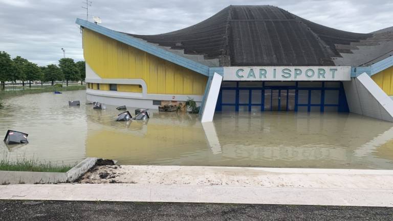 Alluvione Cesena. Il Comune revoca il bando per la gestione del Carisport Alluvione Cesena. Il Comune revoca il bando per la gestione del Carisport