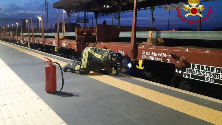 Forlì, un treno merci prende fuoco alla stazione Forlì, un treno merci prende fuoco alla stazione