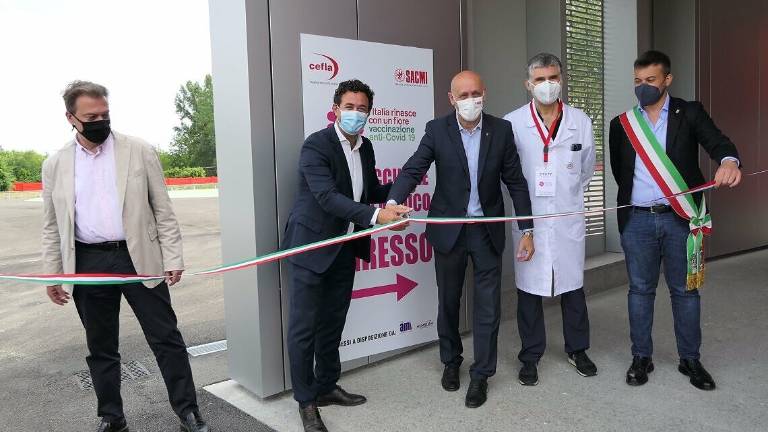Sacmi-Cefla, vaccinazioni al via: 300 dosi al giorno Sacmi-Cefla, vaccinazioni al via: 300 dosi al giorno