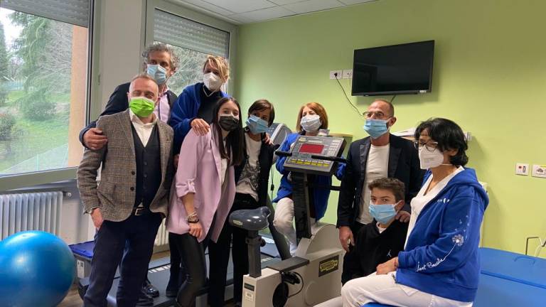 Cesena, rinunciano ai regali di nozze per regalare due cyclettes all'ospedale Cesena, rinunciano ai regali di nozze per regalare due cyclettes all'ospedale